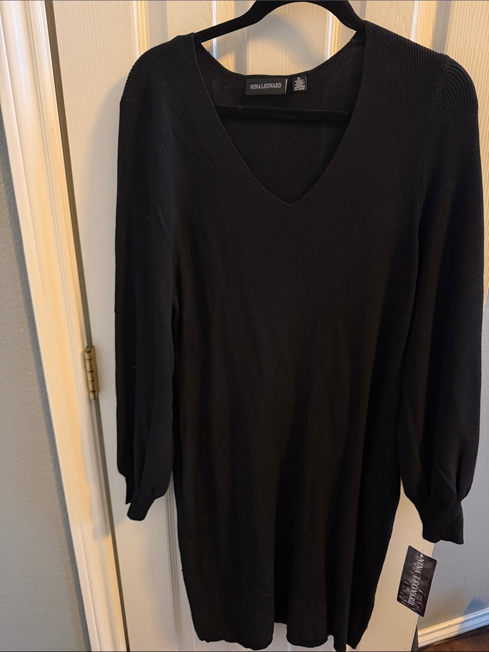 Nina Leonard Black Long Sleeve V‑Neck Knit Dress